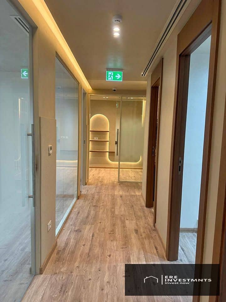 Ultra-super-lux office for sale with immediate occupancy in Mivida (The Place) - Fifth Settlement - suitable for startups - with a 20% down payment ov – pohled 3