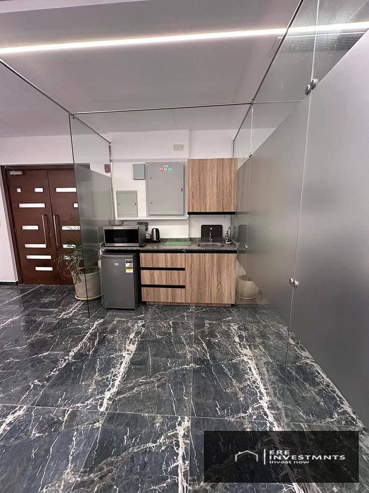 Ultra-super-lux office for sale with immediate occupancy in Mivida (The Place) - Fifth Settlement - suitable for startups - with a 20% down payment ov – pohled 4