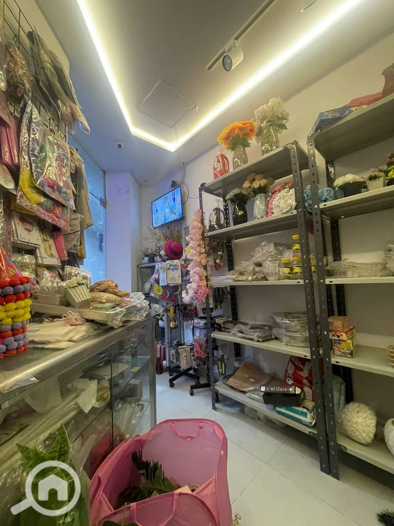 Finished ground shop with services of البنفسج - New Cairo - Mehr