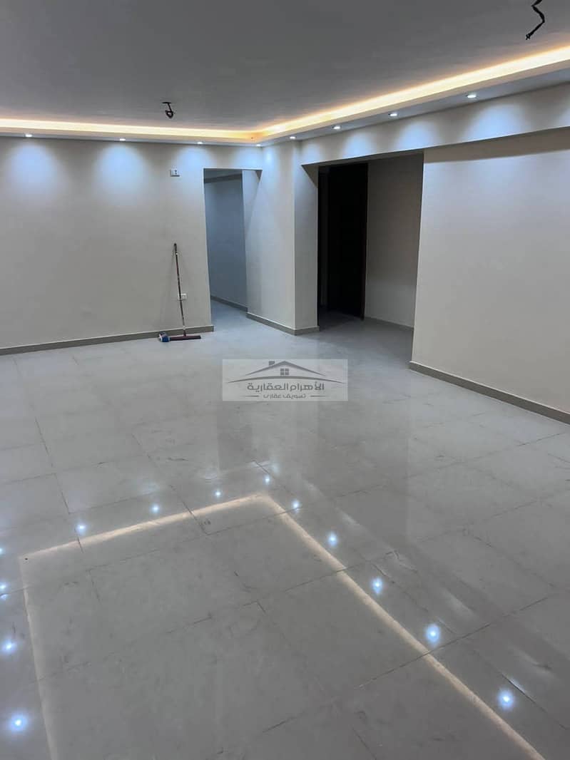 Office for rent, 360 sq m, commercial license, in Nasr City district, first balcony, glass facade - Ansicht 2