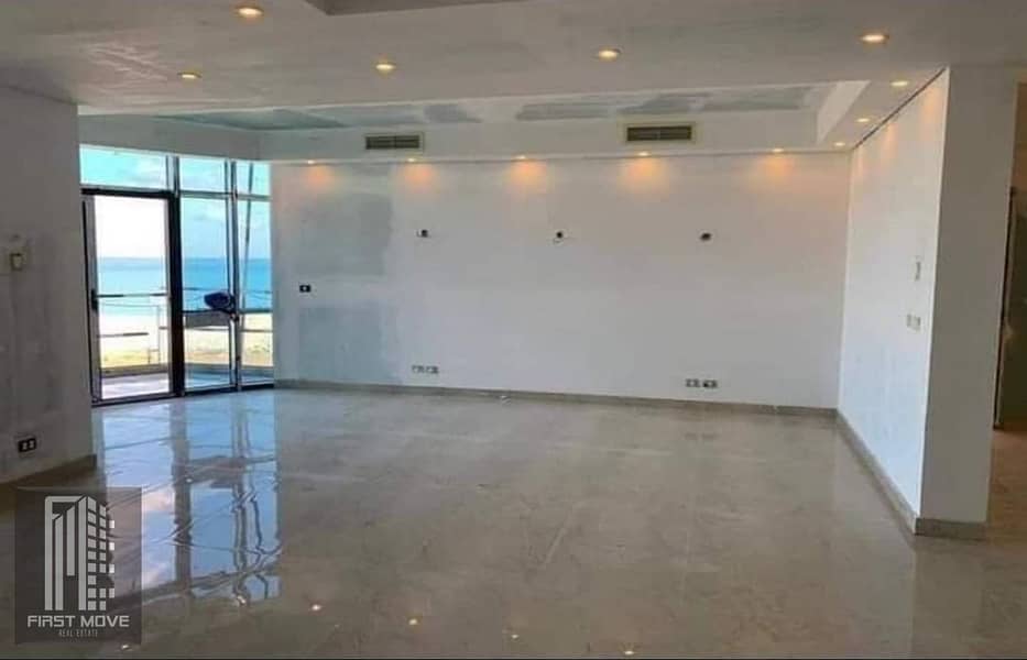 At a lower price, the largest corner villa available for immediate delivery, fully finished with a direct view of the lagoon in Mazarin, at a lower price than its current price in New Alamein. - Mehr