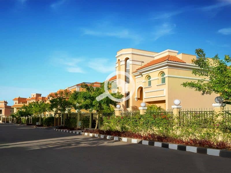 Independent villa with large spaces inside Cleopatra Palace - a prime location in front of Madinaty - Vista 3