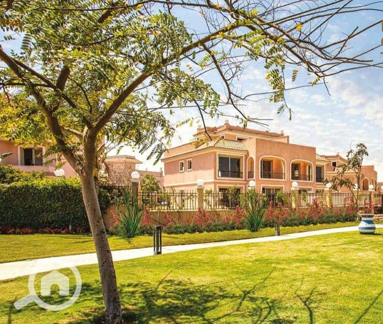 Independent villa with large spaces inside Cleopatra Palace - a prime location in front of Madinaty - Vista 6