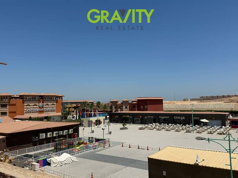 First-row beachfront chalet, fully finished, with a down payment of 550,000 and the rest in installments, in the most prestigious integrated services - Więcej