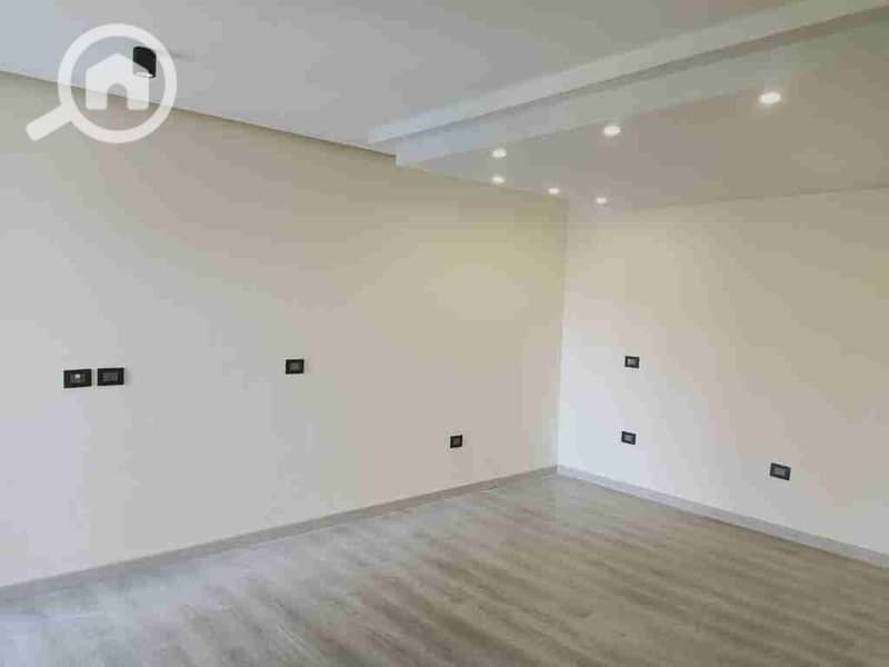 A room suitable for a clinic inside a complete medical center within the Continental Gardens compound. - Widok 2