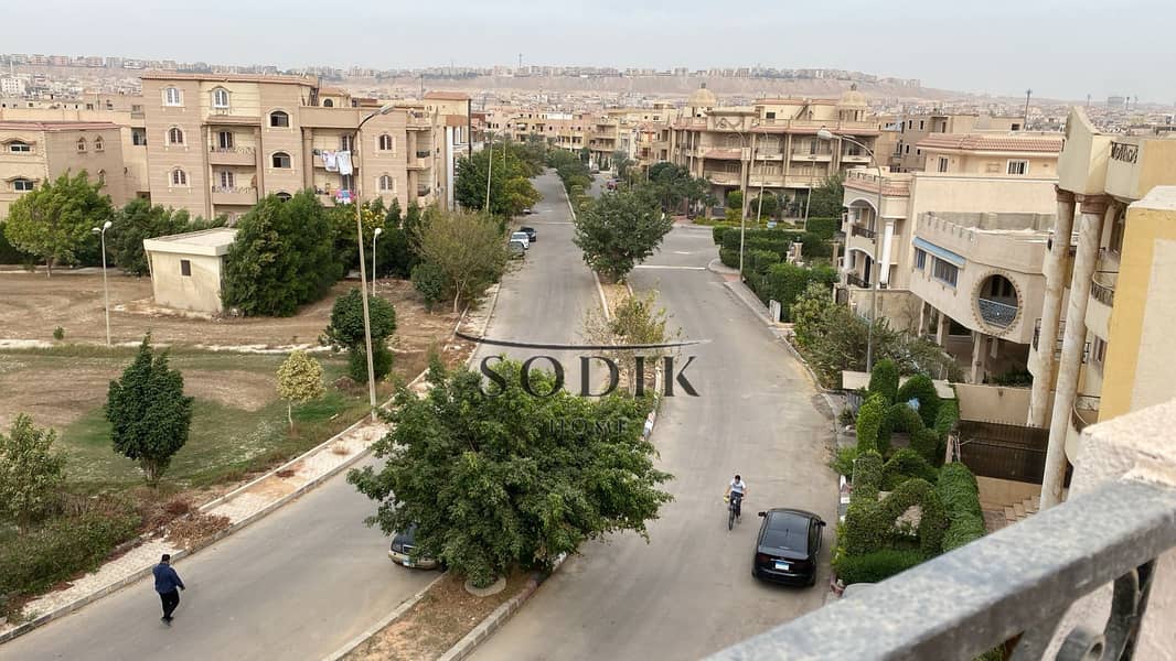 Rooftop with a garden view in the Fifth Settlement, perfect for those seeking privacy and tranquility, at the price of a semi-finished apartment - Widok 3