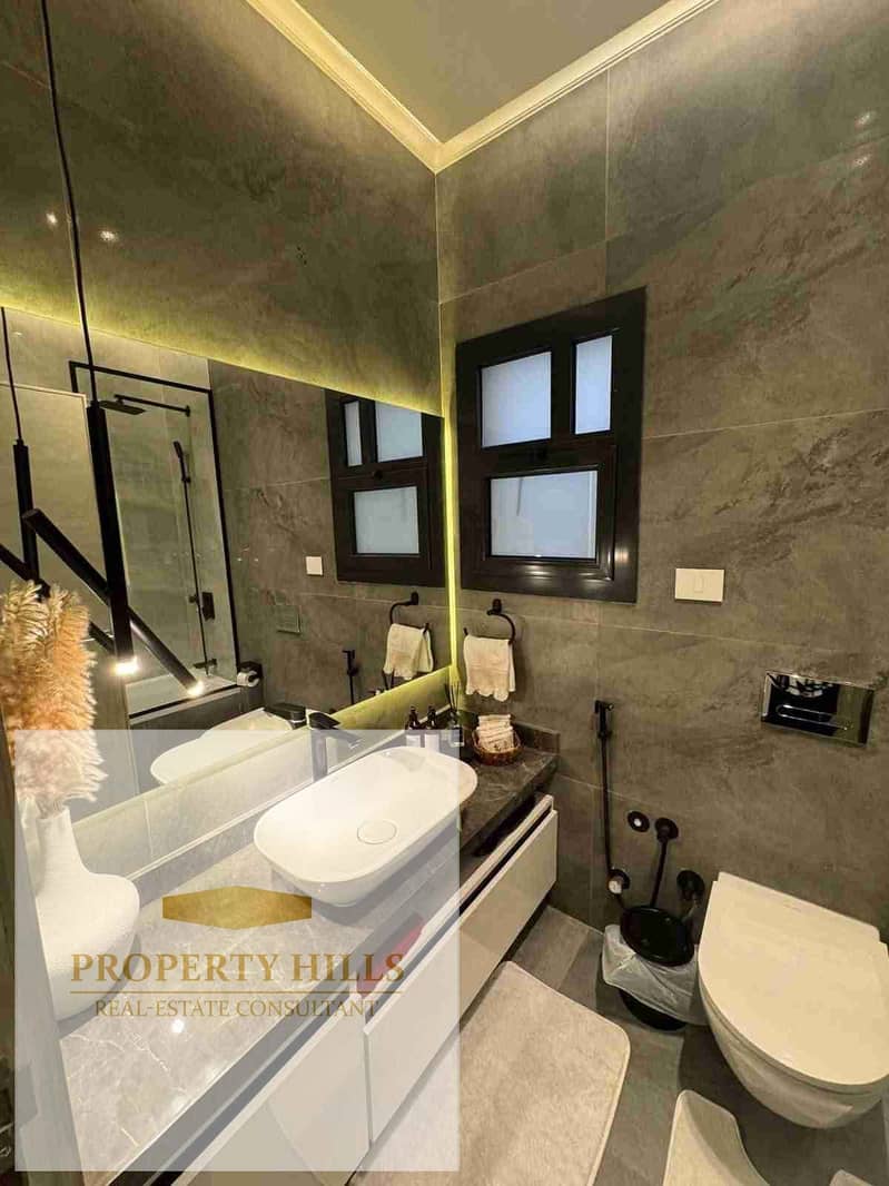 Ready-to-move-in villa for immediate viewing upon signing the contract, available for sale at the lowest price in Stella Location. - Więcej