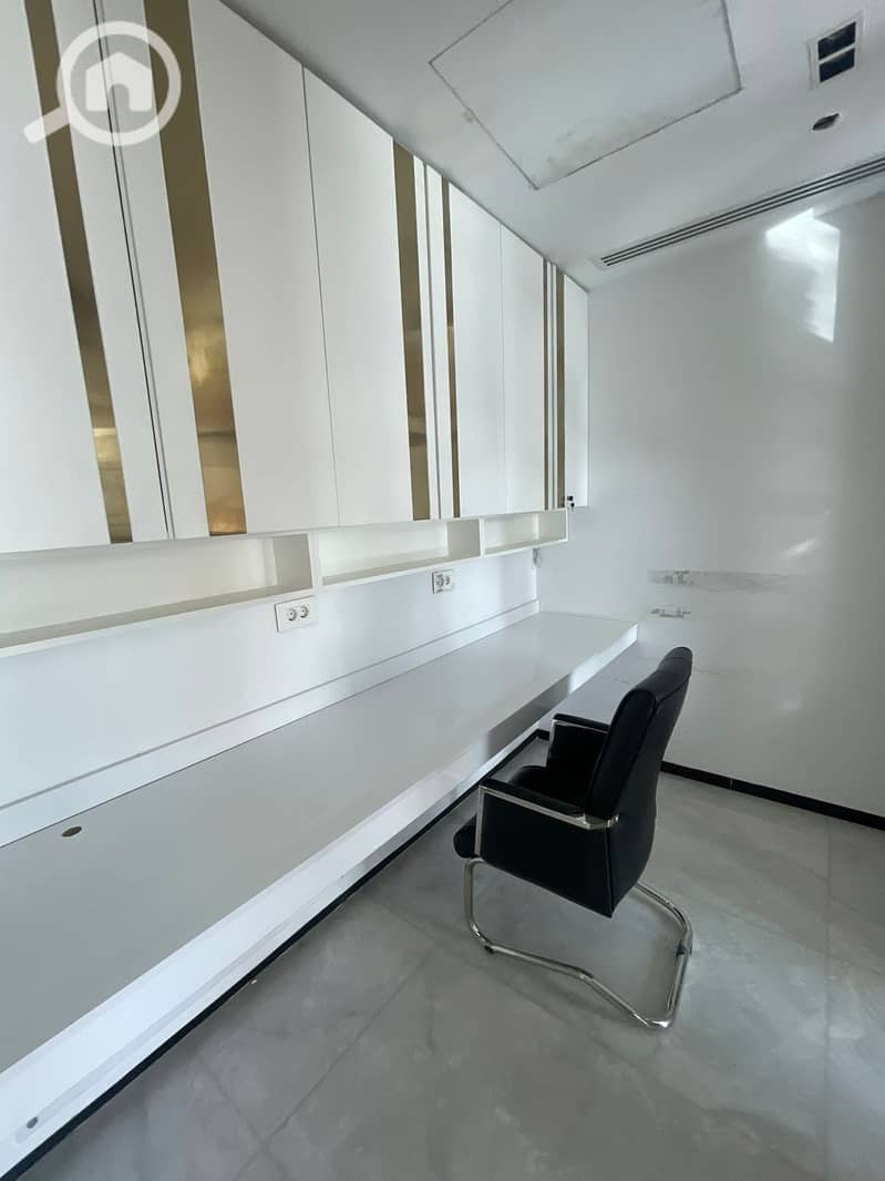 Excellent opportunity at the best price and in the best location in a top-notch mall For rent: A prime office space inside Park Street Mall - Widok 5