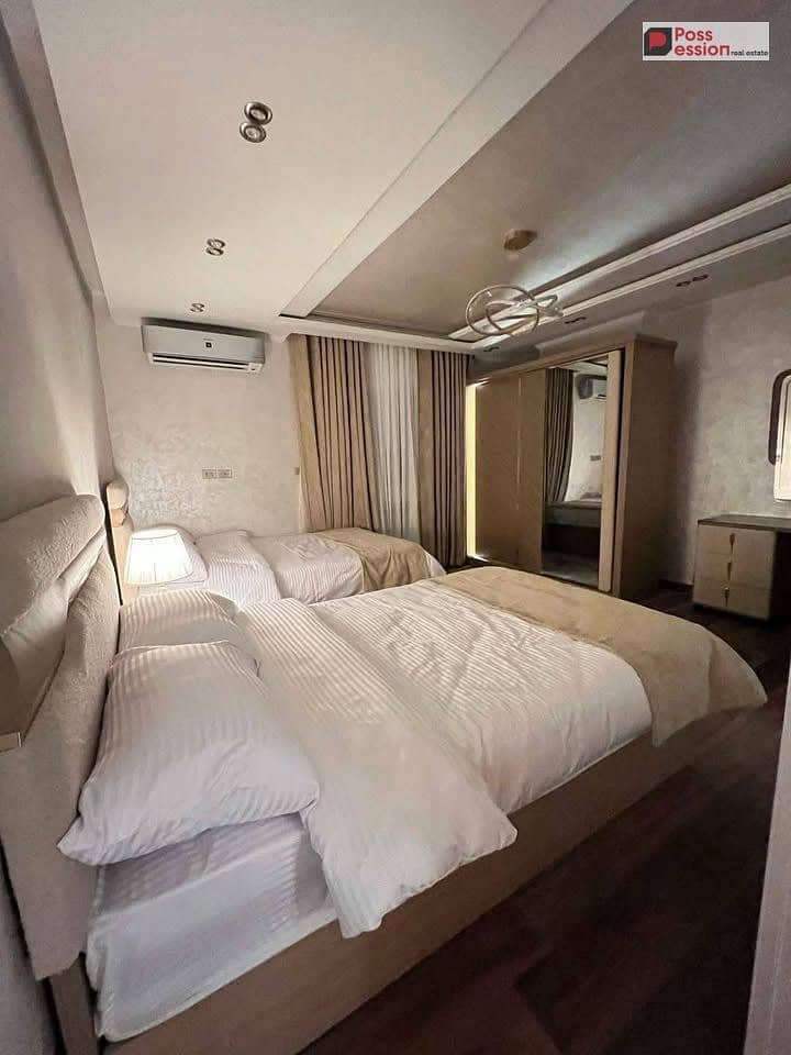 Immediate delivery apartment for sale, 164 sqm, in La Vista Patio Oro compound, featuring an open view overlooking the pools, prime location New Cairo - Ansicht 4