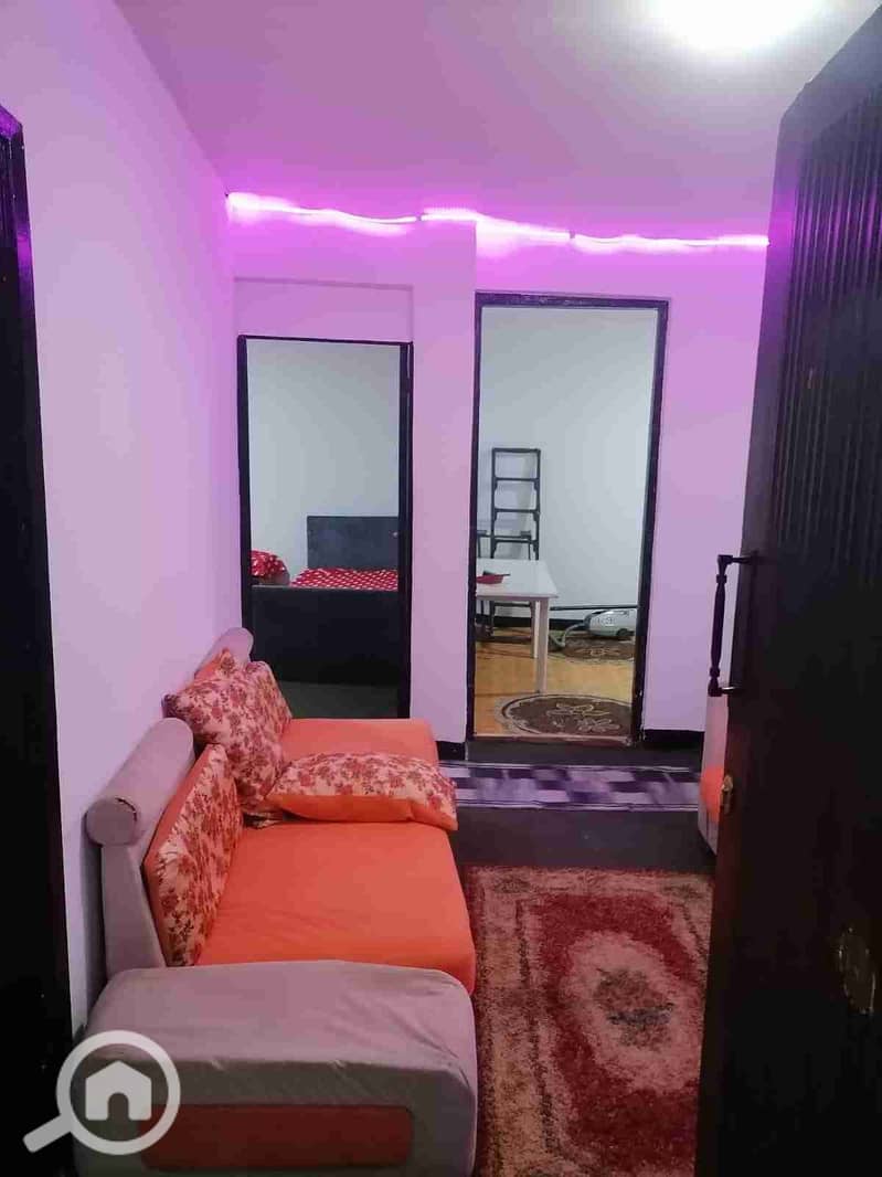 Furnished apartment in Maadi, 105 El-Raisi Street, fourth floor, consists of two bedrooms, reception, bathroom, kitchen, and 2 balconies, one of which overlooks El-Raisi Street. - Aanzicht 2