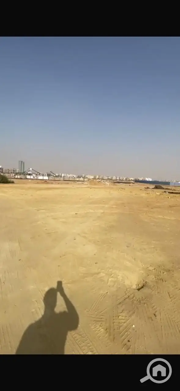 Land for Sale: 42,000 sqm = 10 Acres - Al-Salam Association- 82m Frontage on Cairo-Ismailia Highway Directly - Suitable for All Commercial, - View 2