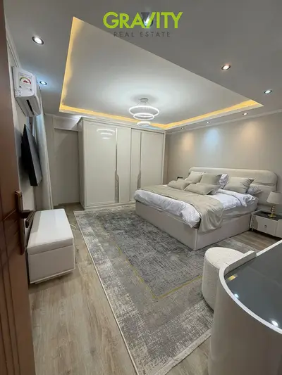 Fifth Settlement Opportunity: Furnished apartment with appliances, air conditioning, and a fully equipped kitchen. Open view. Apartment for sale in An