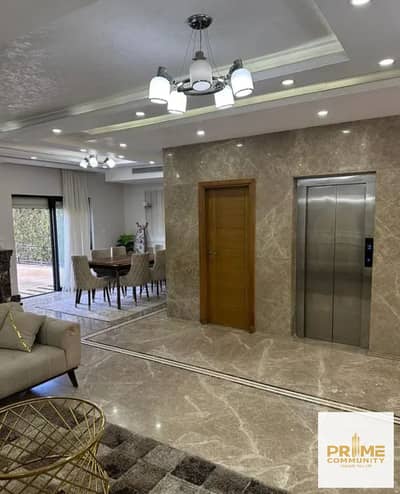5 Bedroom Townhouse for Rent in Sheikh Zayed, Giza - 3d806165-bb12-4ded-af5a-c5b111c6d52e. jpg