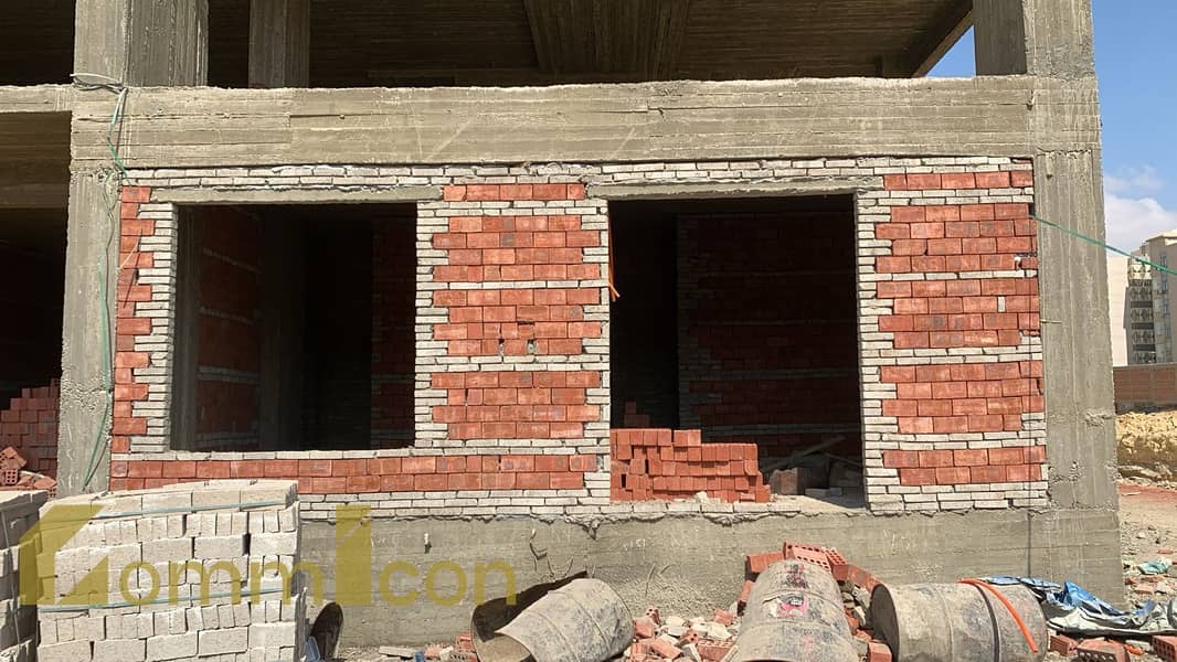 Your apartment is inside a compound with a 20-meter terrace in front of Hyde Park. - Mehr