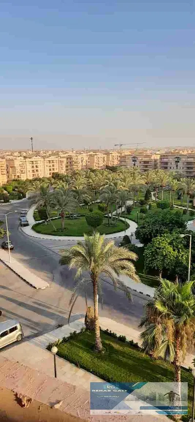 For those with large spaces, a great deal on an apartment in Al Rehab, ready to move in.