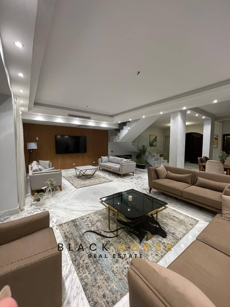 Luxury Furnished 5BR Villa with Private Pool for Rent in Hyde Park - Altro