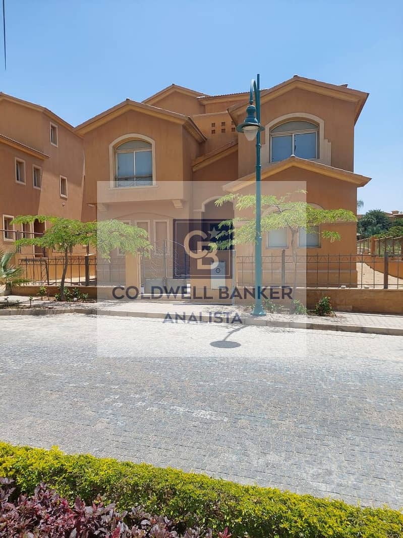 Luxury 5 Bedroom Villa for Sale at Best Market Price in Dyar Arco New Cairo with Direct Lakes View Ready to Move - Mehr