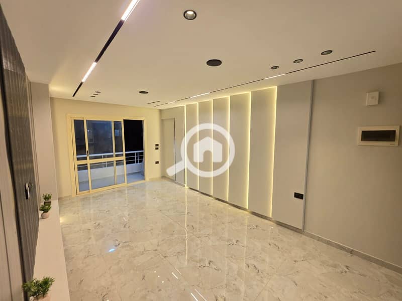 Apartment for sale with a view on the main street, Degla Compound, Phase Two, Ultra Super Lux, first occupancy. - Mehr