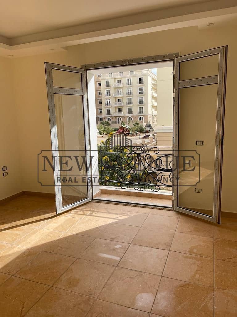 apartment 3 bedrooms fully finished with Ac's Ready to move very prime location and luxurious facilities near to auc direct on south 90 st in hyde par - Meer