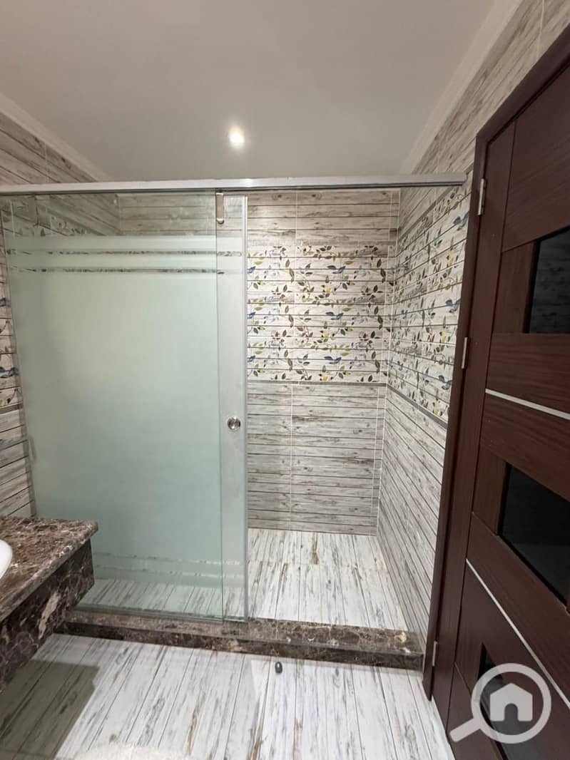 I rented an apartment in the Amourad compound, a hotel apartment with furnishings and appliances, 137 square meters + 143 square meters roof with furnishings and appliances. - Ansicht 4