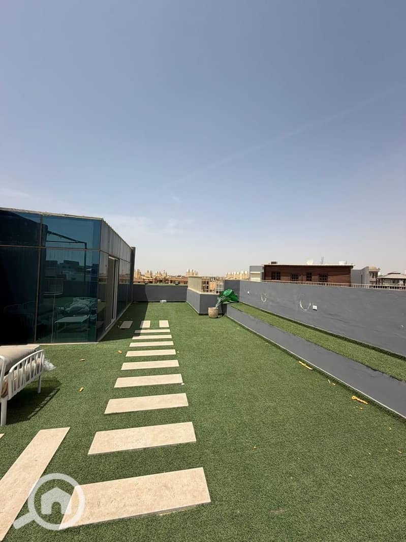 I rented an apartment in the Amourad compound, a hotel apartment with furnishings and appliances, 137 square meters + 143 square meters roof with furnishings and appliances. - Mehr