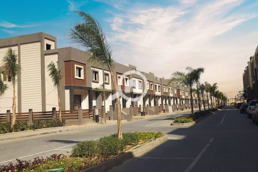 Immediately receive a 3-story townhouse with a view of the pyramids in Rock Eden - ROCK EDEN next to Mall of Egypt and the Media Production City. – pohled 2