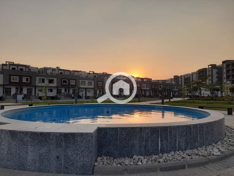 Immediately receive a 3-story townhouse with a view of the pyramids in Rock Eden - ROCK EDEN next to Mall of Egypt and the Media Production City. – další