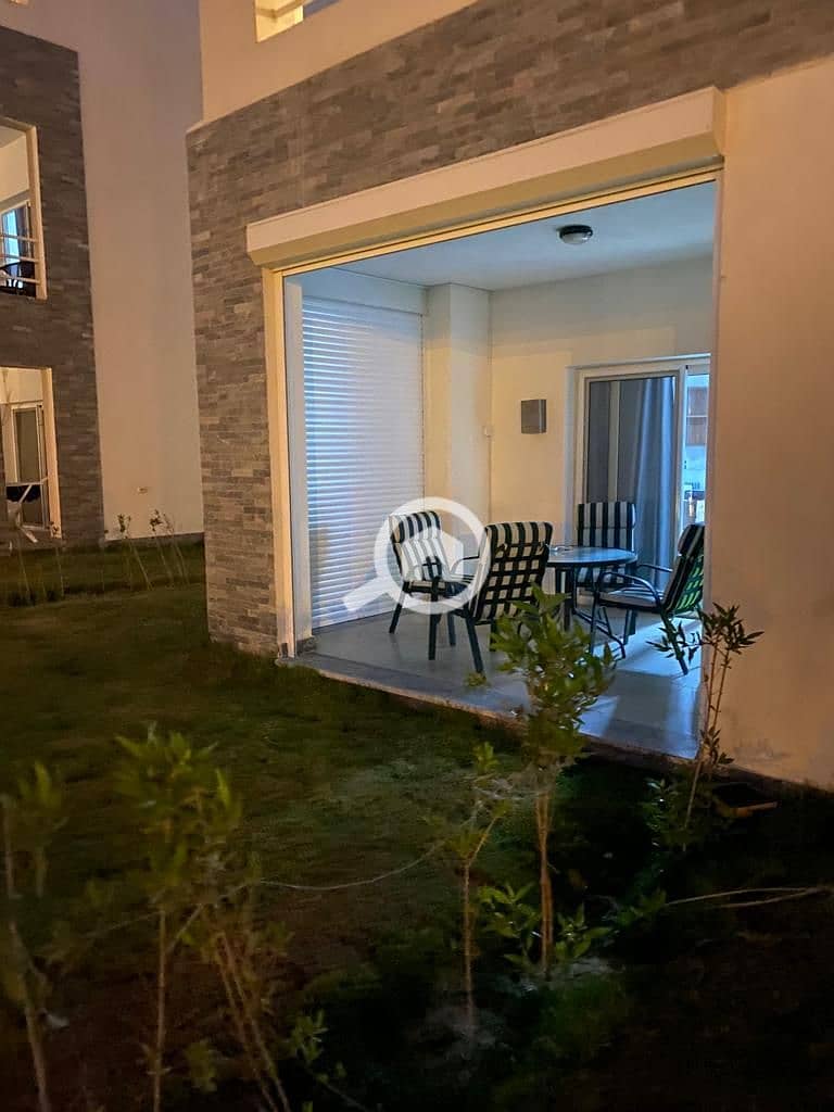 Ground floor chalet with a private garden directly on the pool – pohled 6