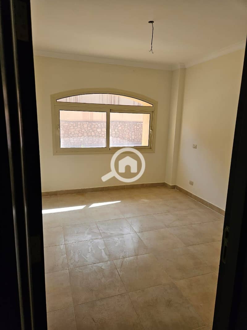 Villa for sale, 4 bedrooms, fully finished, ready for immediate occupancy, resale in Telal Ain Sokhna. - Widok 5