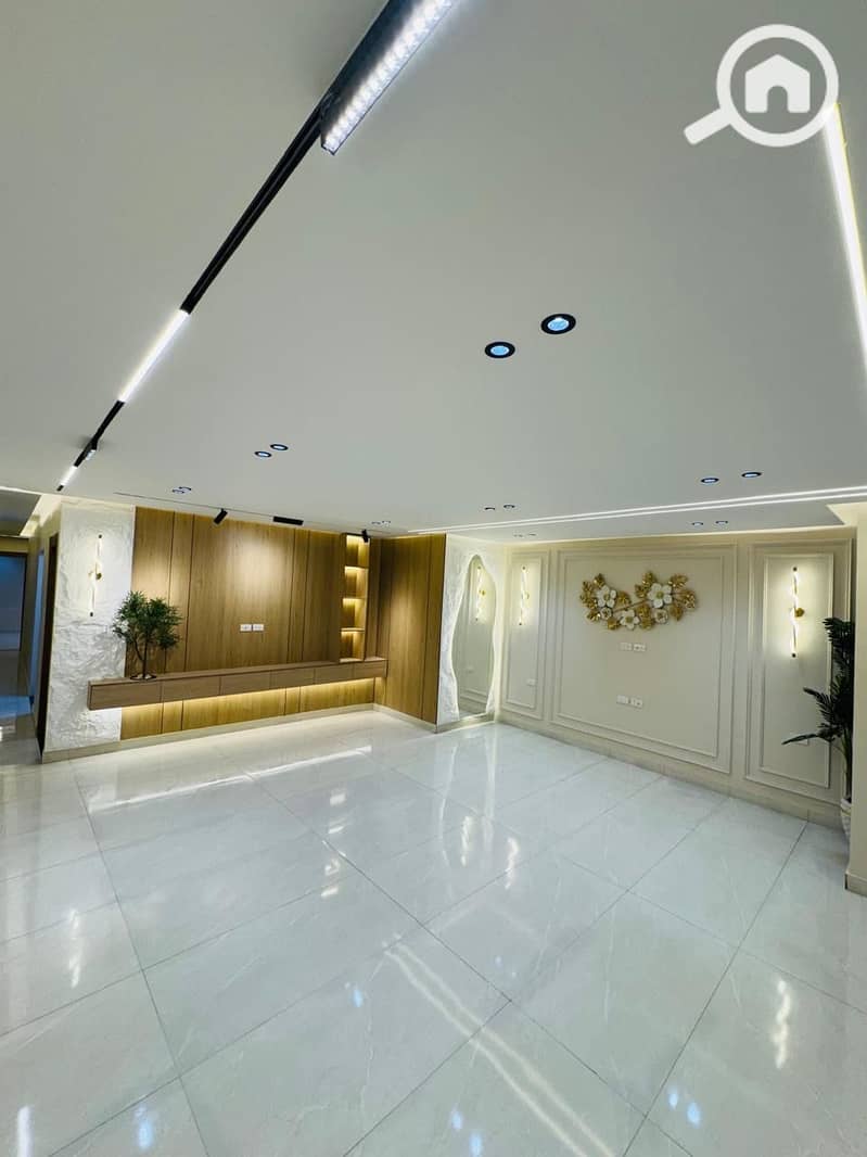 Apartment for sale in the fourth neighborhood, first block, at a bargain price. - Mehr