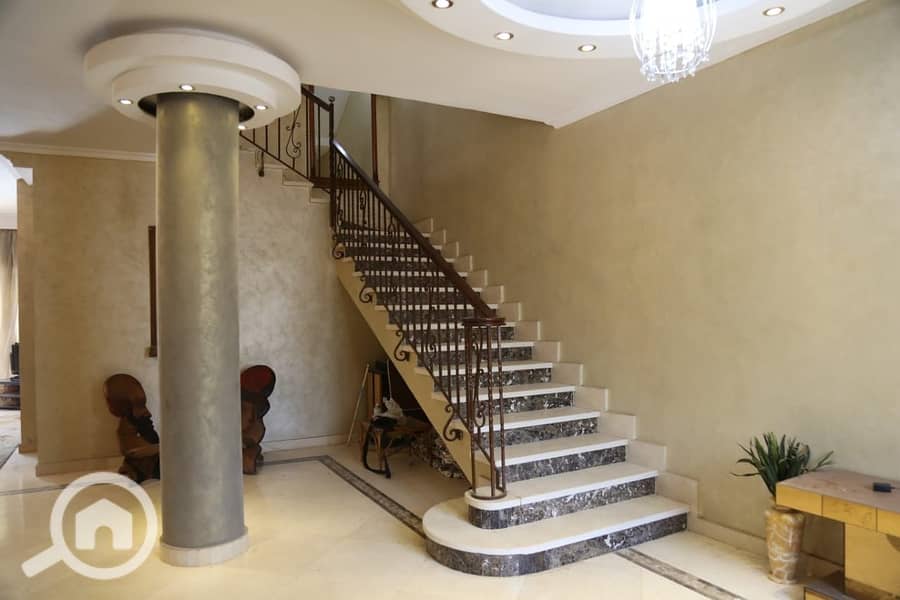 Villa for sale in Royal Valley compound at a special price - Widok 4