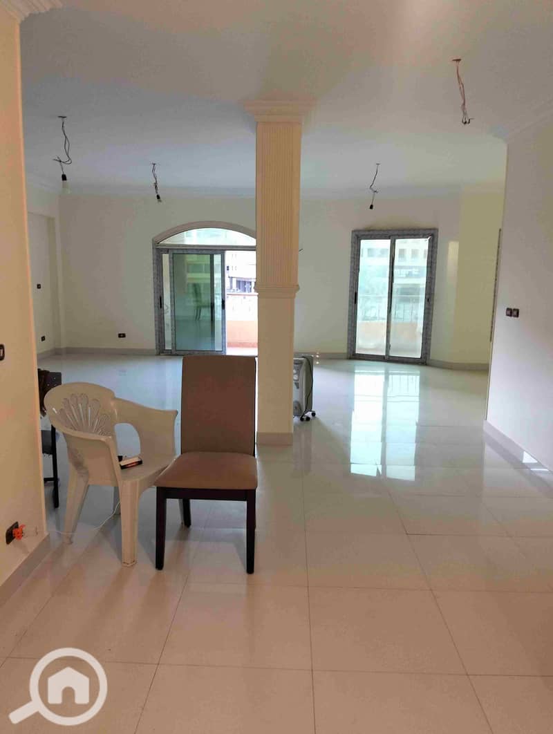 A rare investment opportunity for rent – an administrative building directly on the central axis. A complete building for rent in a strategic location that is not repeated on the central axis, suitable for all administrative and commercial purposes: companies, administrative headquarters, brands, clinics, medical centers, training centers, and more. - Widok 5