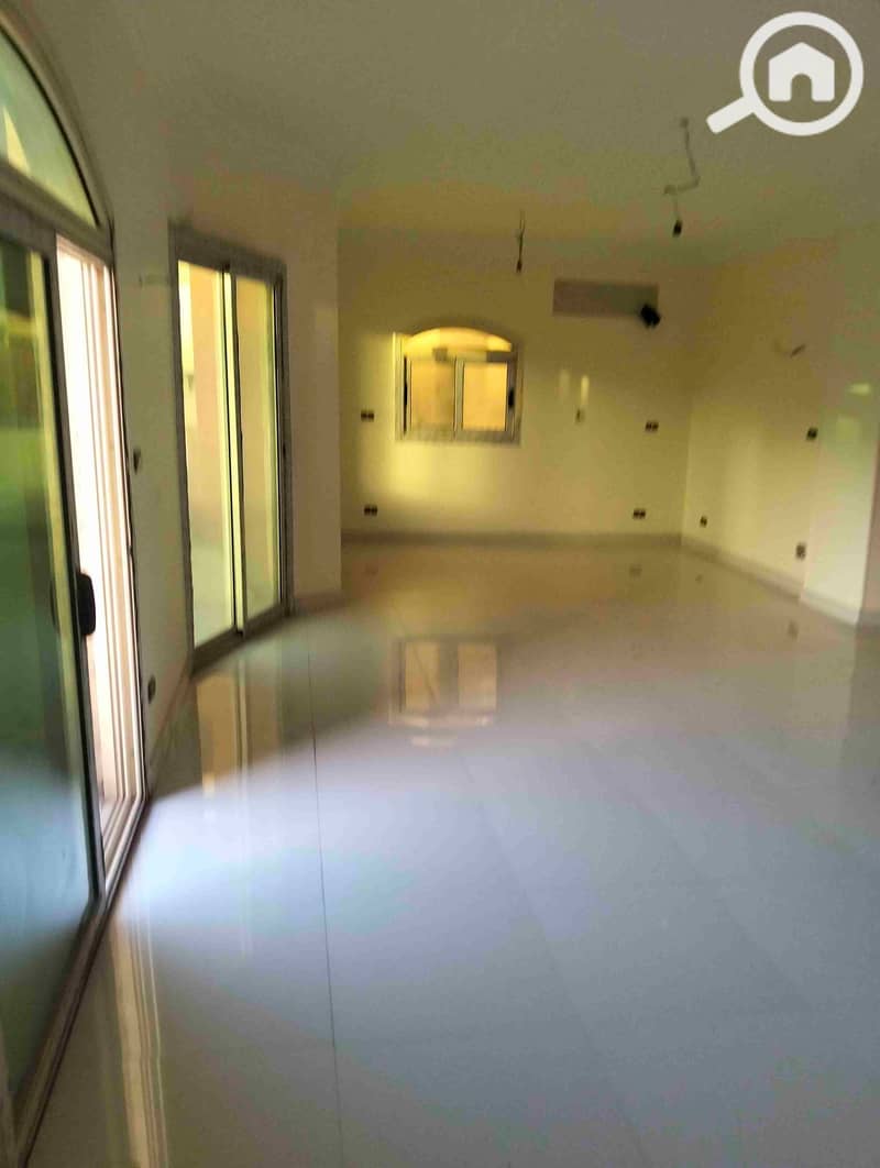 A rare investment opportunity for rent – an administrative building directly on the central axis. A complete building for rent in a strategic location that is not repeated on the central axis, suitable for all administrative and commercial purposes: companies, administrative headquarters, brands, clinics, medical centers, training centers, and more. - Widok 6