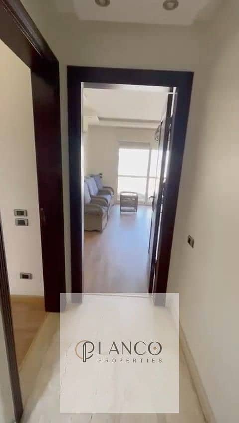 a distinctive apartment inside New Giza , directly in front of the club, 6 october - Aanzicht 3