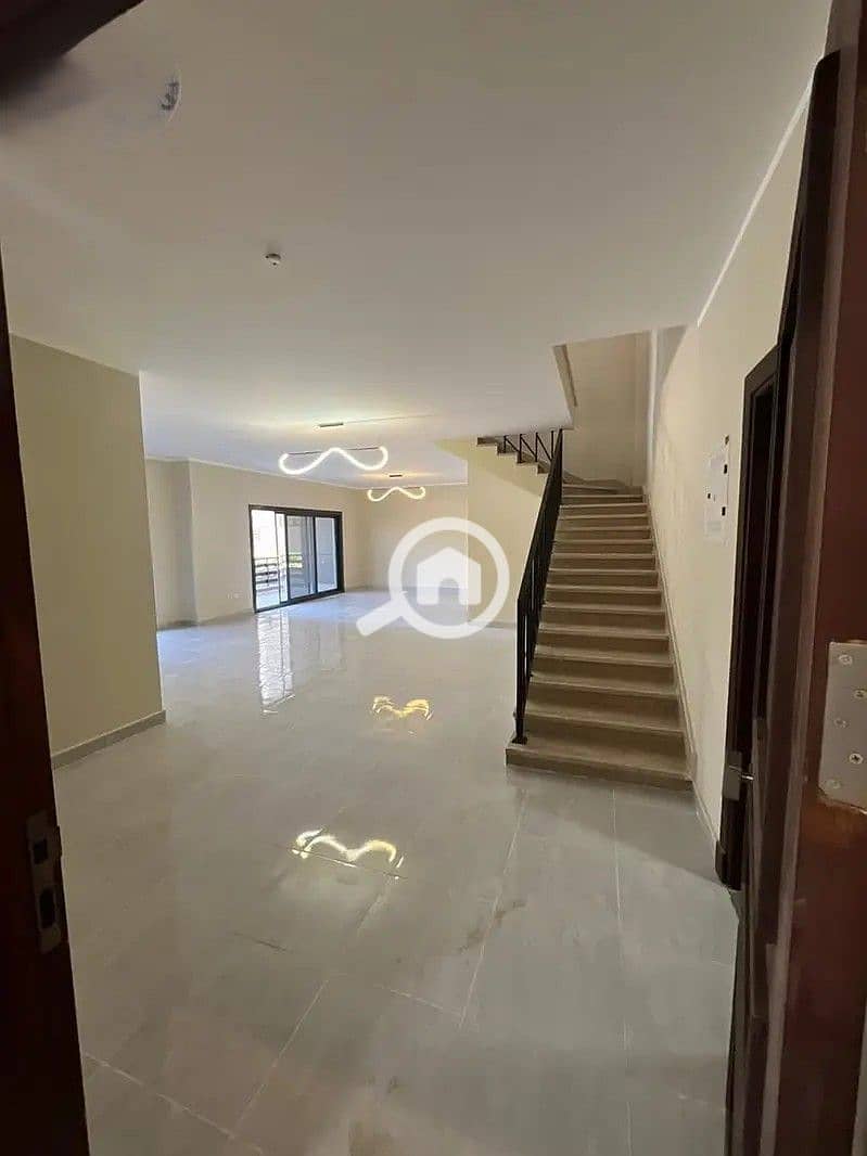 Last corner duplex for sale in Shorouk City, directly on the Suez Road, opposite Madinaty and minutes from Open Air Mall and Maadi View Compound. – pohled 3