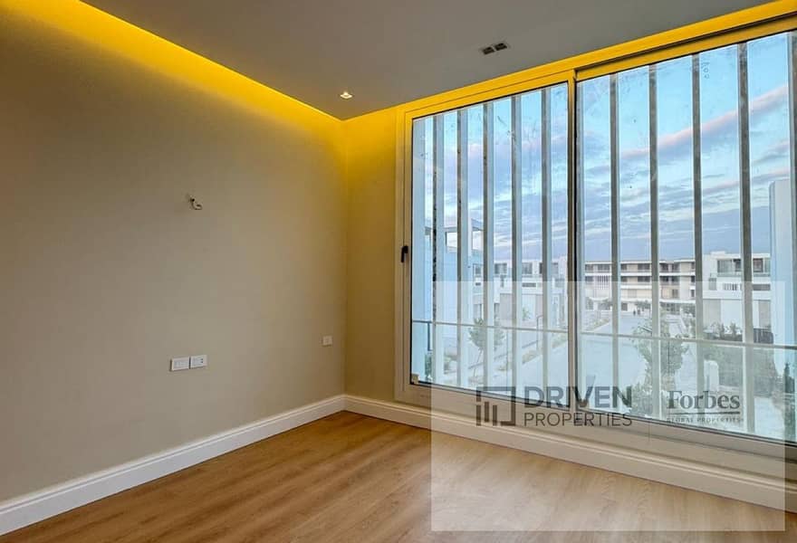 Ready To move Super Lux Finished Townhouse With Terrace For Sale In Joulz Compound New Giza 6th of October City, Giza. - Ansicht 3