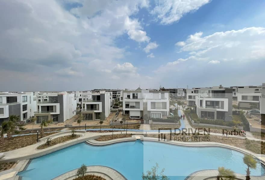 Ready To move Super Lux Finished Townhouse With Terrace For Sale In Joulz Compound New Giza 6th of October City, Giza. - Mehr