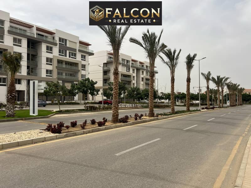 With 24% Discount Own a Luxury Villa With Garden Opposite Mivida & Lake View With Panoramic Lake View Within Hyde Park Central 6th New Cairo - Widok 6