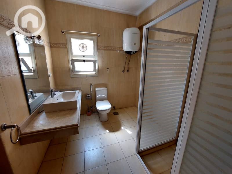 Grand Residence Compound For Rent Stand Alone Villa 5 Master bedrooms 2 Living Rooms 7 bathrooms 1 Nanny’s room - Air conditioning Kitchen Dressing – pohled 6