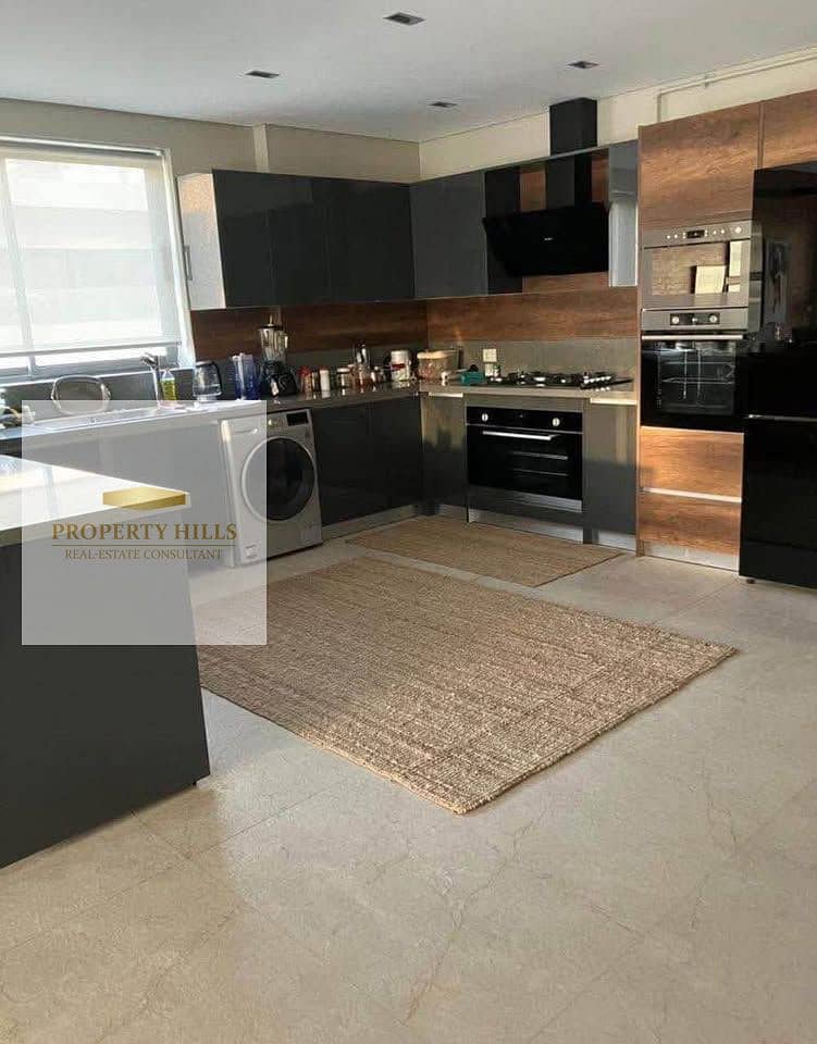 The last villa at this price from La Vista in the Patio Town next to the American University. Its location inside the compound is very special. - Aanzicht 5