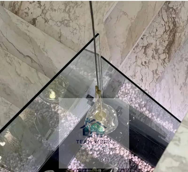 Duplex for sale in the heart of the northern expansions of Abha Compound. Sold furnished and equipped. Prime location within the compound overlooking - Więcej