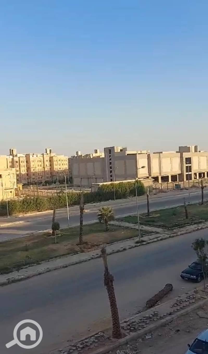 "Apartment for sale in October Gardens, Tourist Area A, in front of Bedaya Compound, directly on the main street, 2,400,000 October Gardens. " – pohled 3