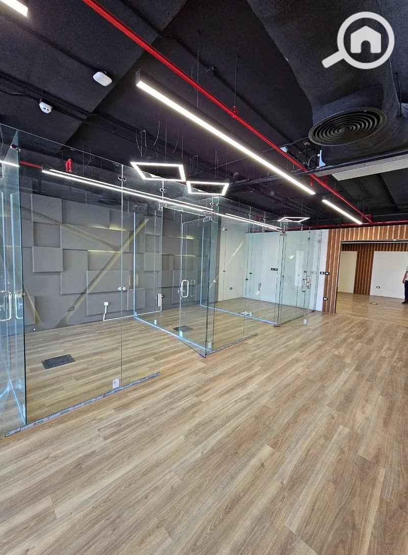 Distinctive administrative HQ 301sqm air-conditioned for rent in the heart of the largest companies in Sodic EDNC, New Cairo - Więcej