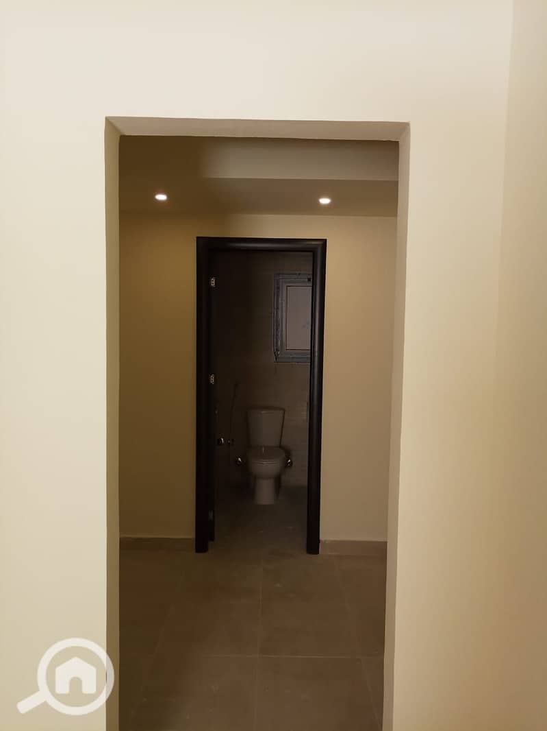 Ground Floor Apartment with Garden – 300 sqm for Rent in First Settlement, Al-Banafseg 6 - Widok 3