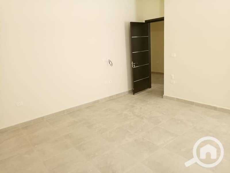 Ground Floor Apartment with Garden – 300 sqm for Rent in First Settlement, Al-Banafseg 6 - Widok 4