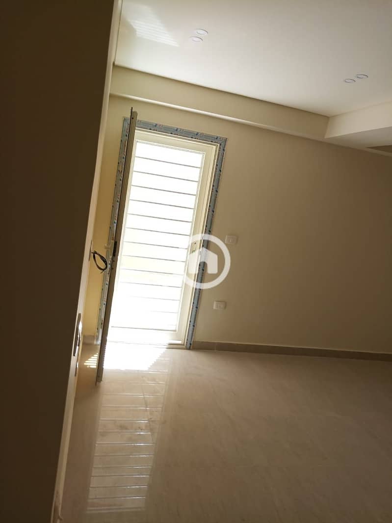 Ground Floor Apartment with Garden – 300 sqm for Rent in First Settlement, Al-Banafseg 6 - Widok 5