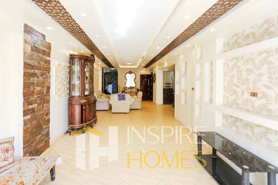 250 sq m apartment for sale in Raml Station, directly on the tram line. - Mehr