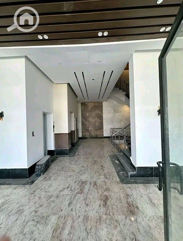 A real opportunity for upscale living in Blue Vert New Capital. Own your 165 sqm unit now — second floor — with a direct view overlooking the villas i - Ansicht 5