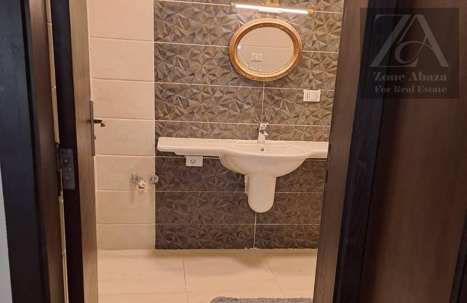 Penthouse for rent, great deal, with kitchen, air conditioning, dressing room, and water heaters, in Stone Residence Compound, Katameya, Cairo. 5 rooms. – pohled 6