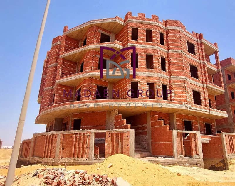 The Bayt Al-Watan Complementary Project is located behind Mall of Arabia, situated between two axes: Jamal Abdel Nasser Axis and the Boulevard Axis, in a luxurious housing area with a ground floor and 3 floors, with each floor having two apartments of various sizes. – další